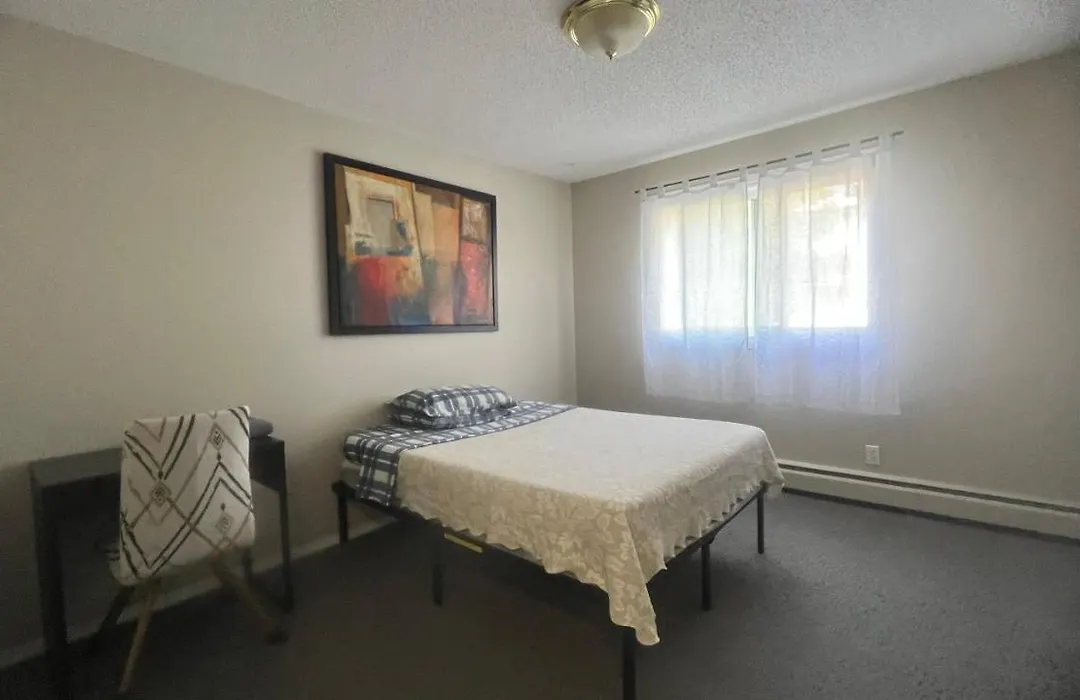 Private Room In Oliver 104 Ave, Across Grand Mcewan University, Norquest College, A Chic Location!-1